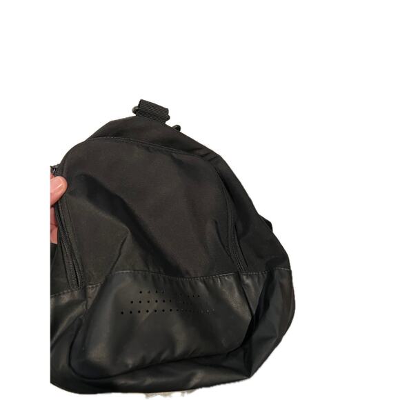 Adidas Faux Leather Medium 18"x12"x10" Black Duffel Gym Bag - Picture 5 of 6